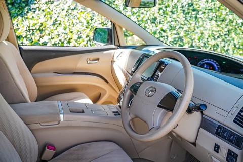 2014 Toyota Estima Hybrid - Thumbnail