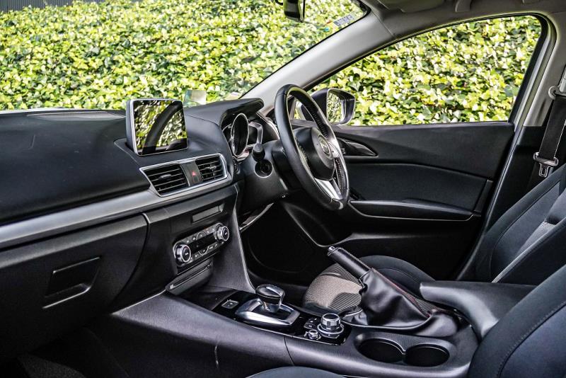 2015 Mazda Axela Hybrid / 3 Sport