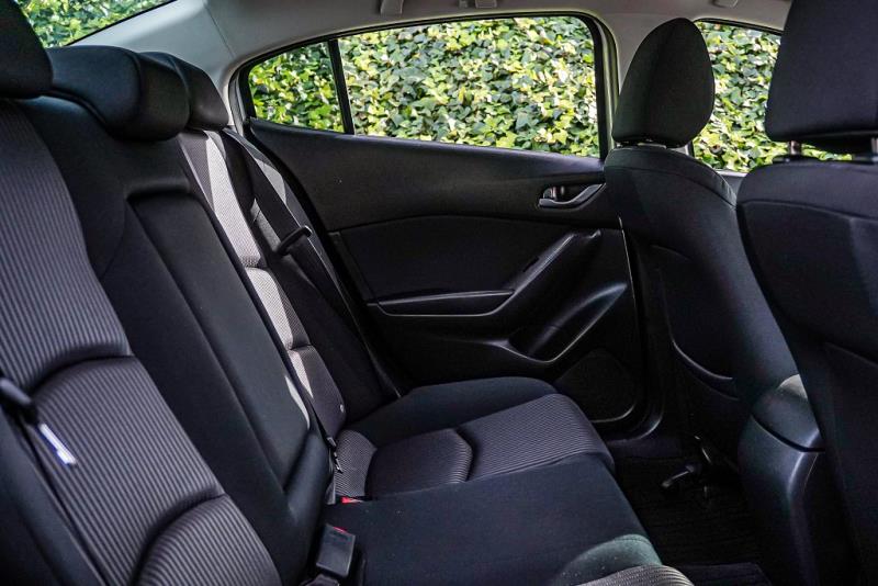 2015 Mazda Axela Hybrid / 3 Sport