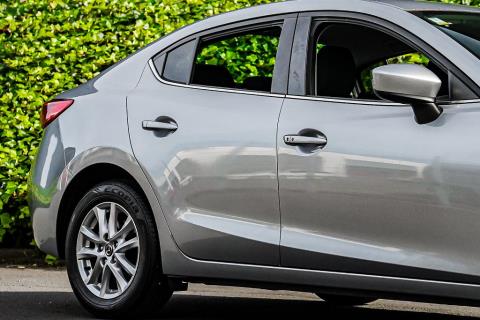 2015 Mazda Axela Hybrid / 3 Sport - Thumbnail
