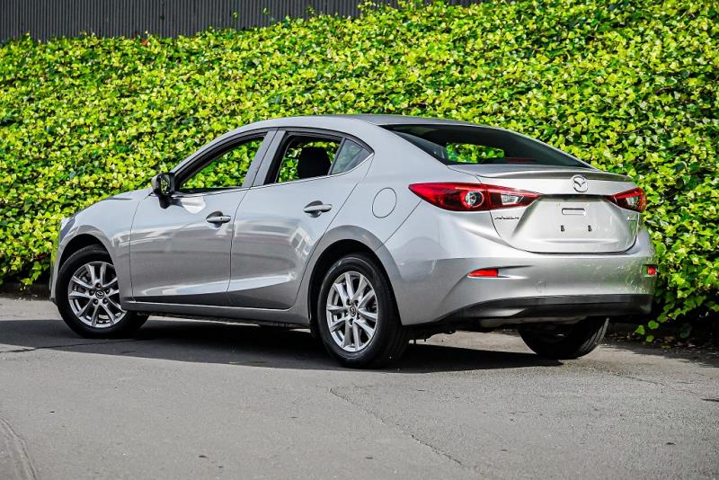 2015 Mazda Axela Hybrid / 3 Sport