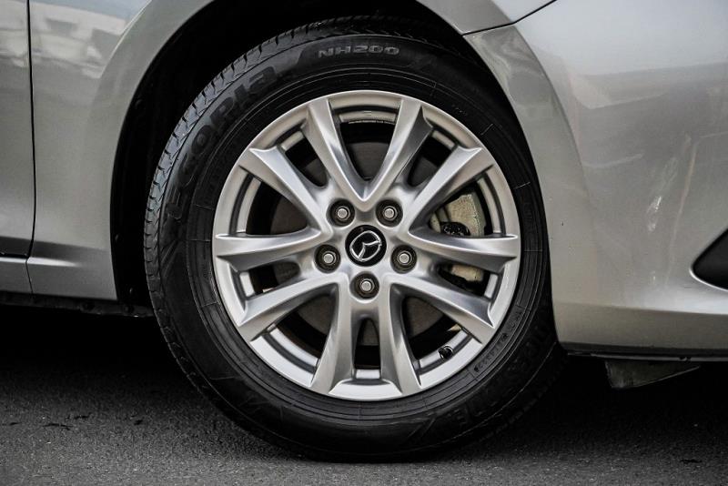 2015 Mazda Axela Hybrid / 3 Sport