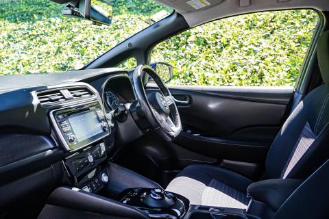 2017 Nissan Leaf G 88% SOH - Thumbnail
