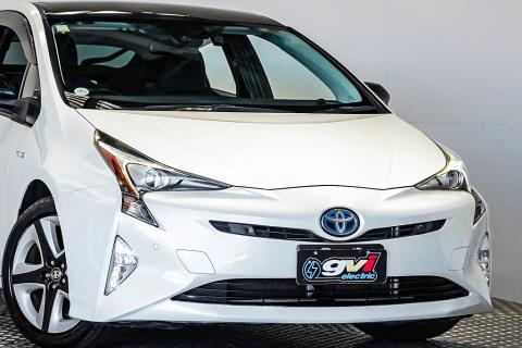 2018 Toyota Prius S Hybrid - Thumbnail