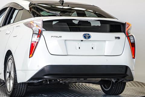 2018 Toyota Prius S Hybrid - Thumbnail