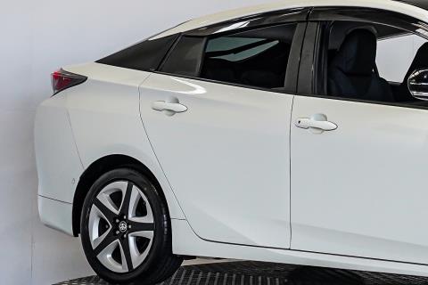 2018 Toyota Prius S Hybrid - Thumbnail