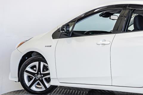 2018 Toyota Prius S Hybrid - Thumbnail