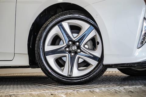 2018 Toyota Prius S Hybrid - Thumbnail