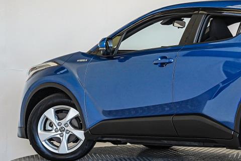 2017 Toyota C-HR S Hybrid - Thumbnail