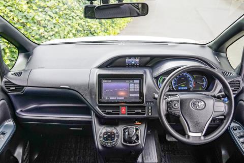 2014 Toyota Noah Hybrid X / Voxy - Thumbnail
