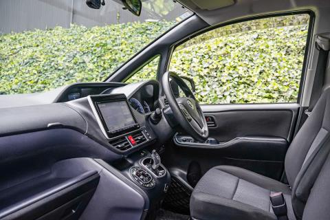 2014 Toyota Noah Hybrid X / Voxy - Thumbnail
