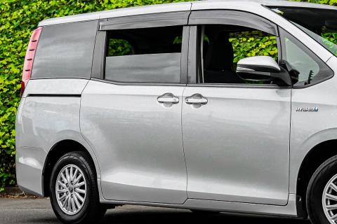 2014 Toyota Noah Hybrid X / Voxy - Thumbnail