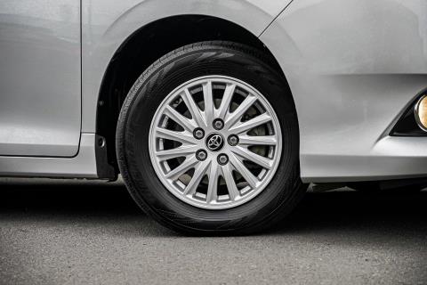2014 Toyota Noah Hybrid X / Voxy - Thumbnail