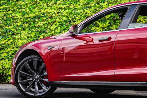 2015 Tesla Model S P85D - Thumbnail