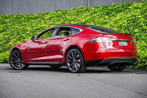 2015 Tesla Model S P85D - Thumbnail