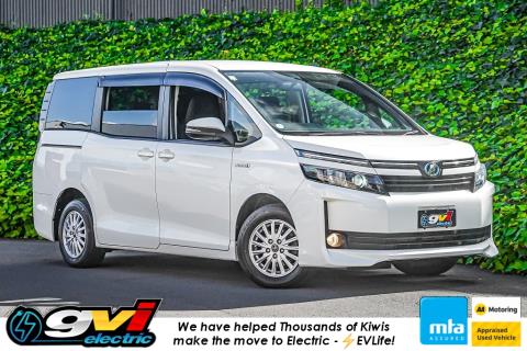 2014 Toyota Voxy V / Noah