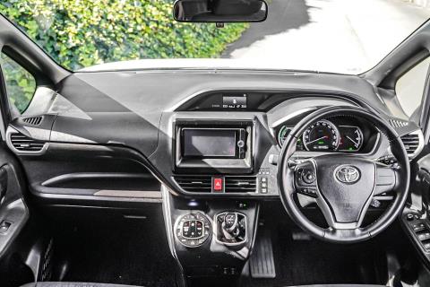 2014 Toyota Voxy V / Noah - Thumbnail