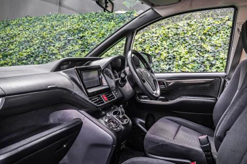 2014 Toyota Voxy V / Noah - Thumbnail