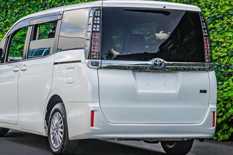 2014 Toyota Voxy V / Noah - Thumbnail