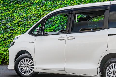 2014 Toyota Voxy V / Noah - Thumbnail