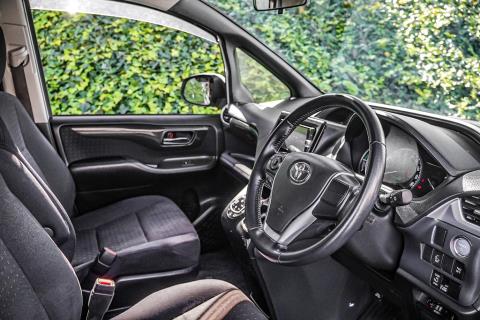 2014 Toyota Voxy V / Noah - Thumbnail