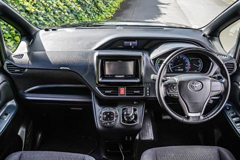 2014 Toyota Voxy Hybrid / Noah V - Thumbnail