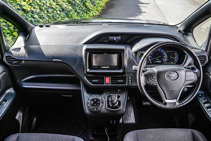 2014 Toyota Voxy Hybrid / Noah V