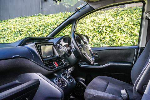 2014 Toyota Voxy Hybrid / Noah V - Thumbnail
