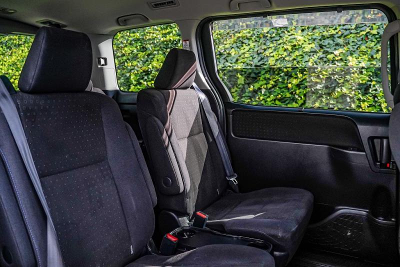 2014 Toyota Voxy Hybrid / Noah V