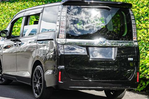 2014 Toyota Voxy Hybrid / Noah V - Thumbnail