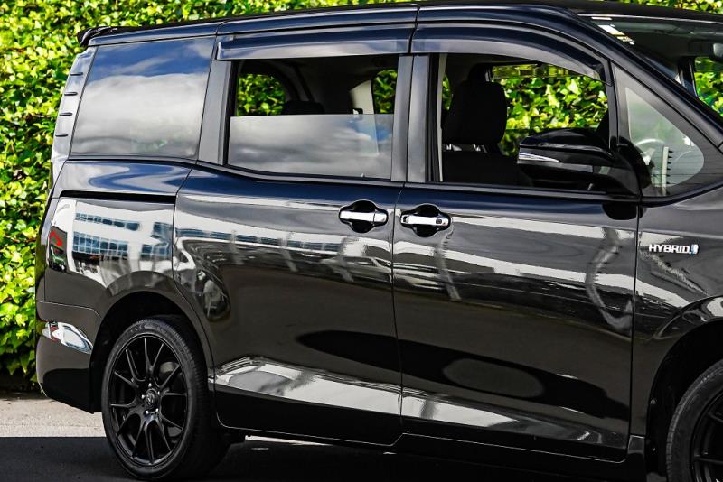 2014 Toyota Voxy Hybrid / Noah V