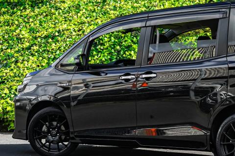 2014 Toyota Voxy Hybrid / Noah V - Thumbnail