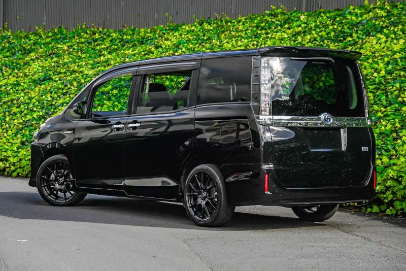 2014 Toyota Voxy Hybrid / Noah V