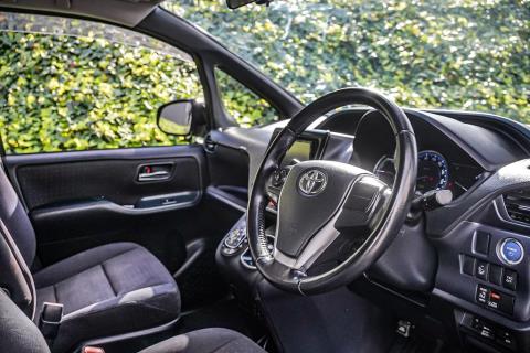 2014 Toyota Voxy Hybrid / Noah V - Thumbnail