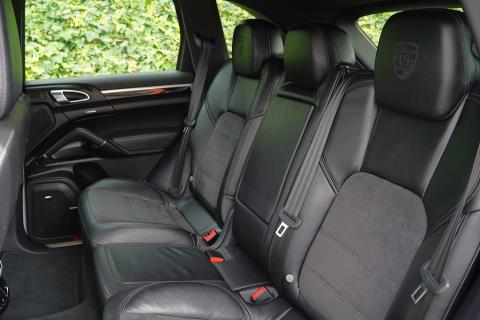 2018 Porsche Cayenne S E-Hybrid - Thumbnail