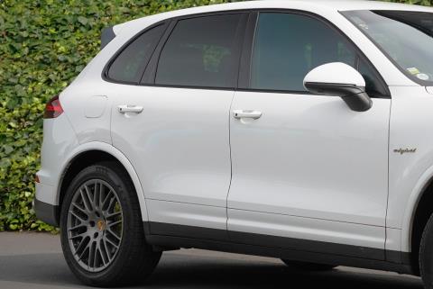 2018 Porsche Cayenne S E-Hybrid - Thumbnail
