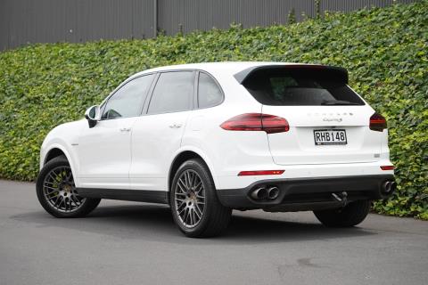 2018 Porsche Cayenne S E-Hybrid - Thumbnail