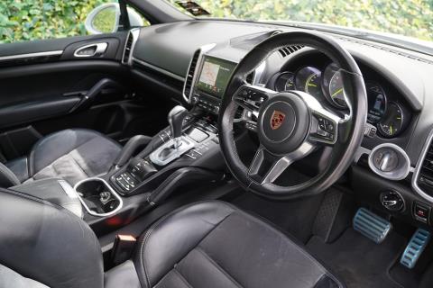 2018 Porsche Cayenne S E-Hybrid - Thumbnail