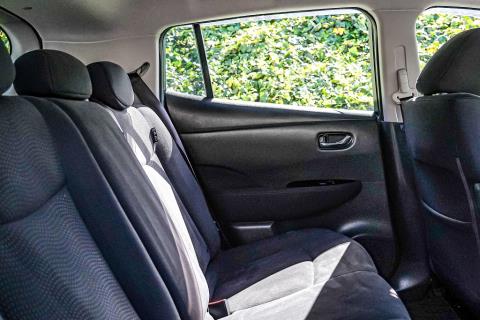 2017 Nissan Leaf 30X 70% SOH - Thumbnail