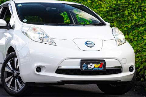 2017 Nissan Leaf 30X 70% SOH - Thumbnail