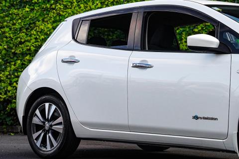 2017 Nissan Leaf 30X 70% SOH - Thumbnail