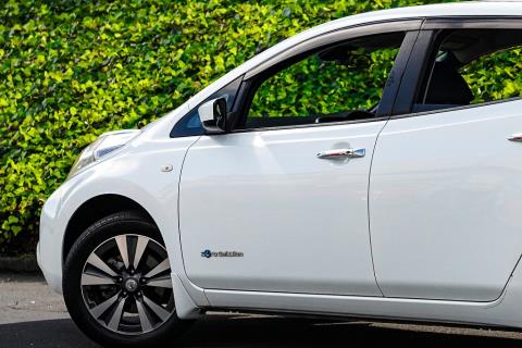 2017 Nissan Leaf 30X 70% SOH - Thumbnail