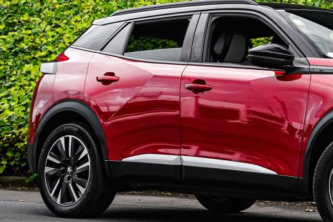 2021 Peugeot e-2008 GT Electric - Thumbnail