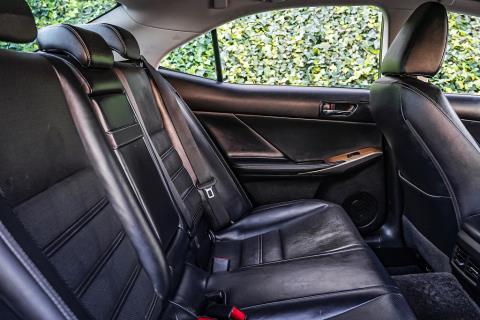 2013 Lexus IS 300h - Thumbnail