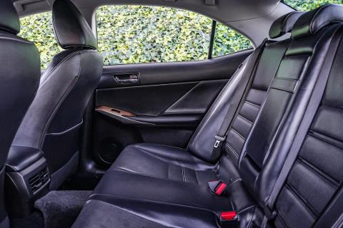 2013 Lexus IS 300h - Thumbnail
