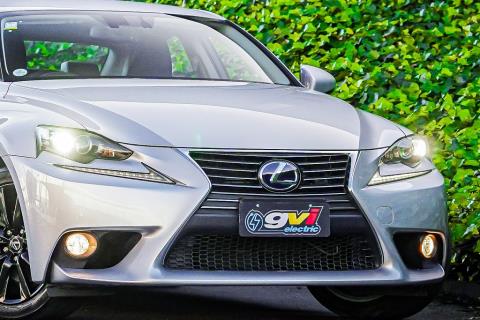 2013 Lexus IS 300h - Thumbnail
