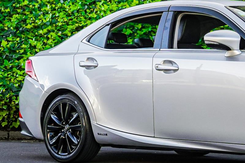 2013 Lexus IS 300h