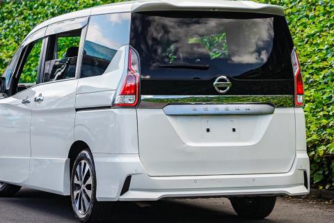 2017 Nissan Serena Hybrid - Thumbnail