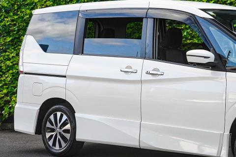 2017 Nissan Serena Hybrid - Thumbnail