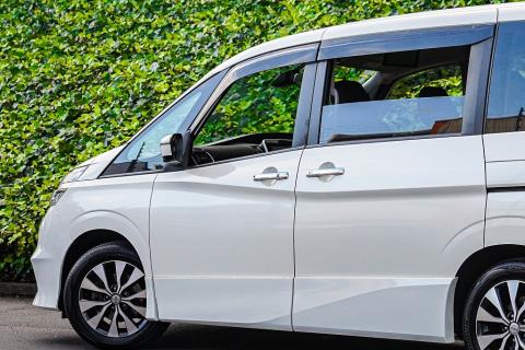 2017 Nissan Serena Hybrid - Thumbnail